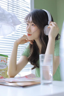 白丝JK女仆爆乳自慰喷水流白浆